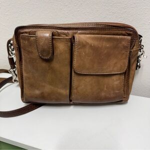 ILI New York Classic Tan Leather Crossbody Bag